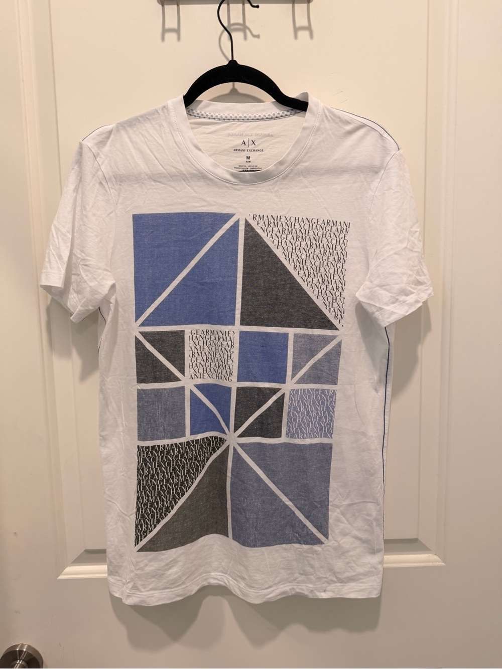 Armani Exchange Graphic T-
Shirt Size M White
Geometric Slim